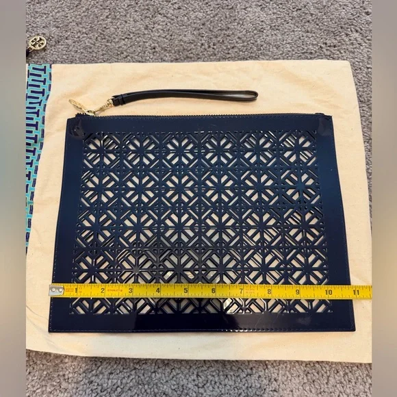 Tory Burch NWOT Blue Laser Cut Patent Leather Wristlet Pouch w/Tory dust bag - Picture 4 of 6